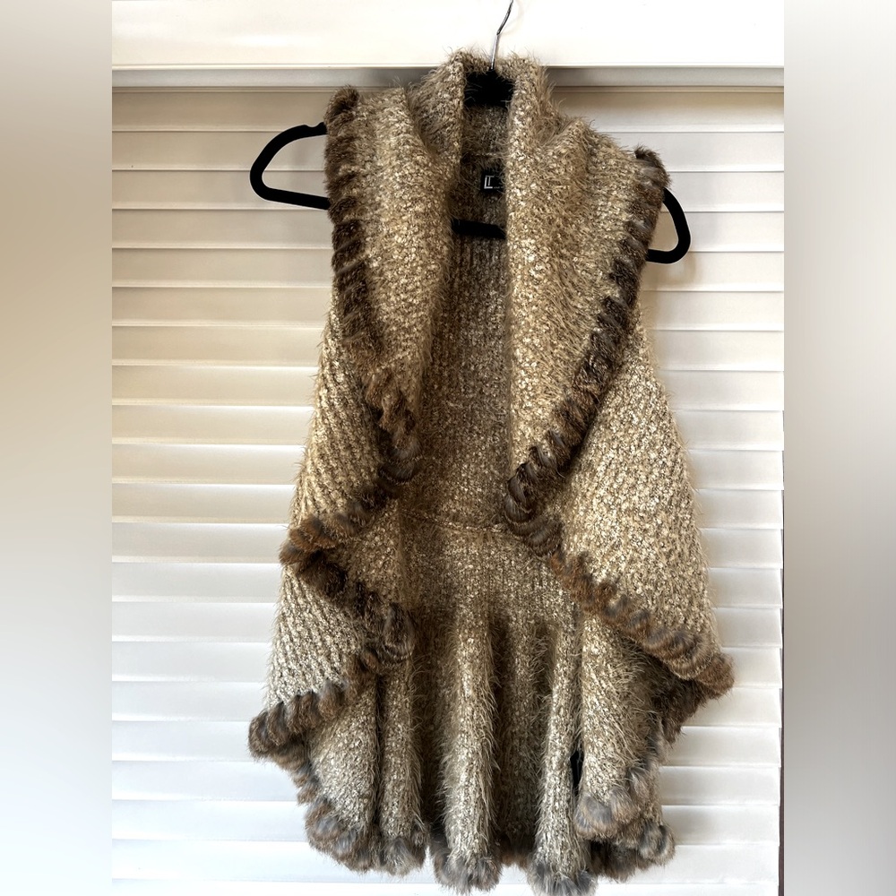 Love Token tan fur trim vest Size small